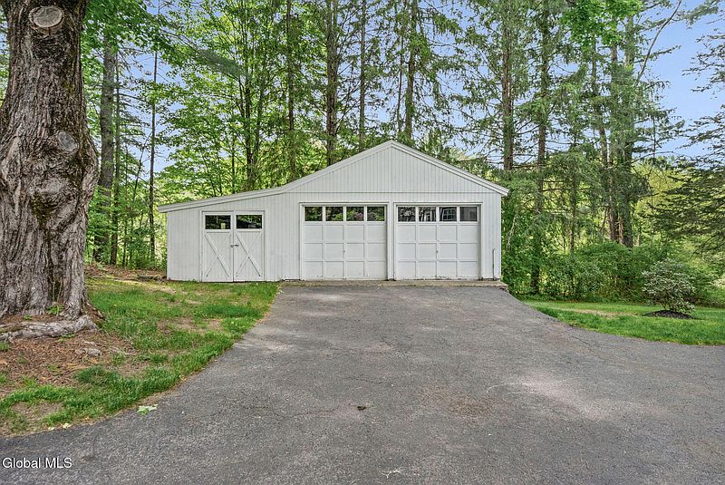 3rd image of 274 Northern Pines Road