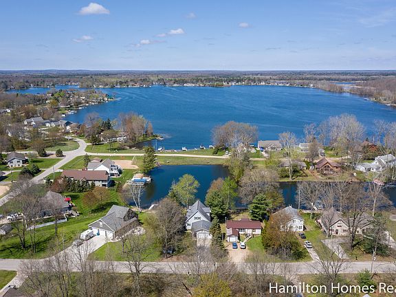 5th image of 8751 Huron Dr