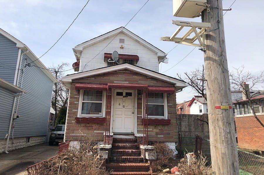 1st image of 644 E 49th St