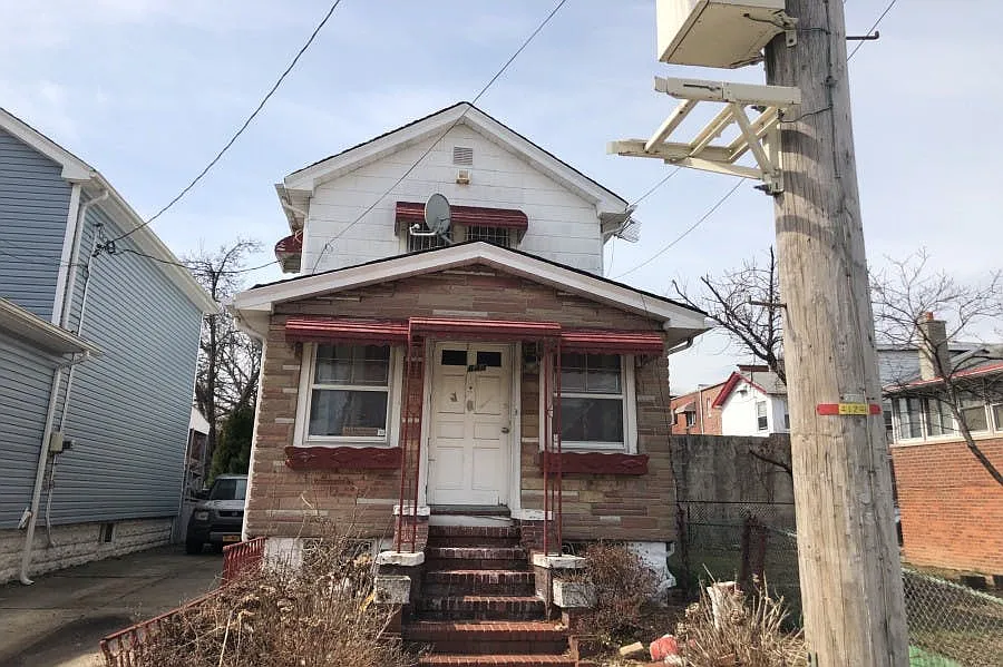 644 E 49th St photo 1