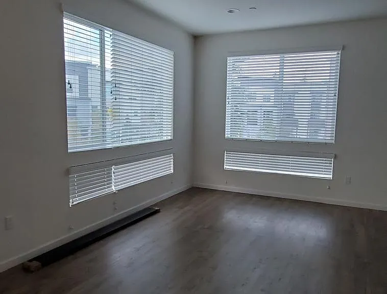 372 Reading Pl — Photo 6
