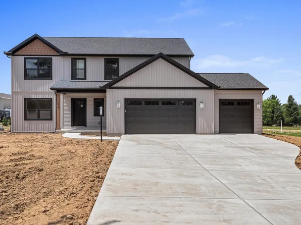 20 Wood Dr, Monticello, IL 61856