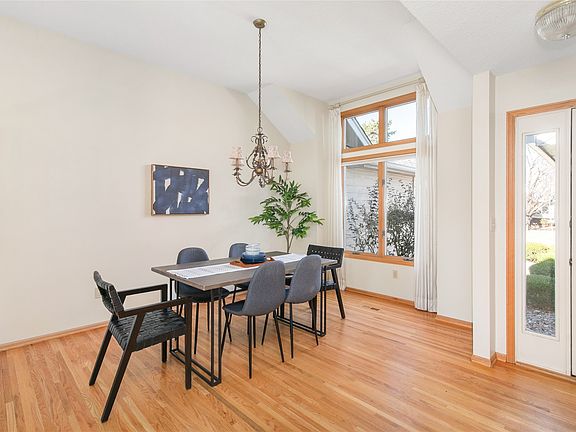 4th image of 6012 Terrace Dr