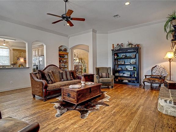 4th image of 8400 Park Brook Ct