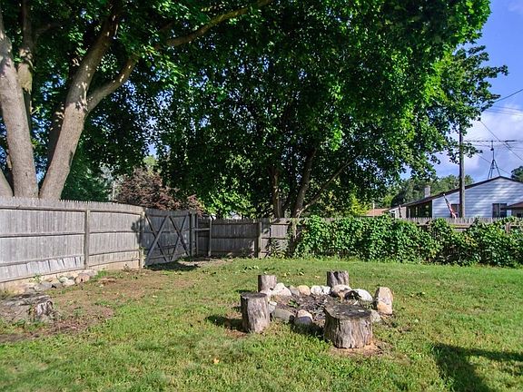 5th image of 66 Whittier Dr