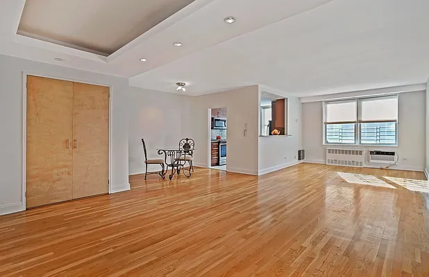 Sold by Daniel Gale Sotheby's International Realty | media 26