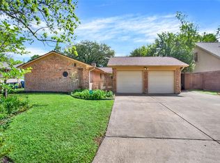 212 Pecan Dr, League City, TX 77573
