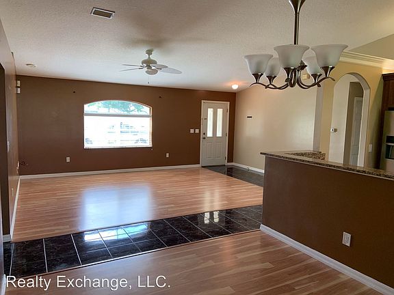 5th image of 118 Prince Eric Ln