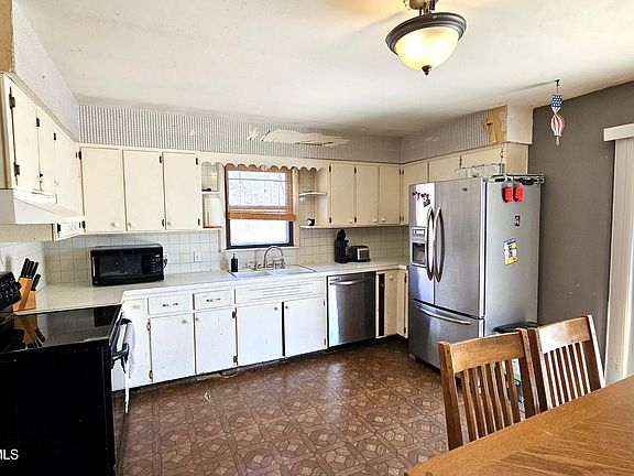 5th image of 1208 Perry Ln