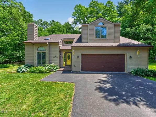 15 Arbor Ln, Clifton Park, NY 12065