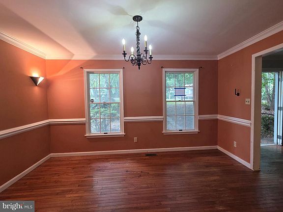 4th image of 5825 Magnolia Cir