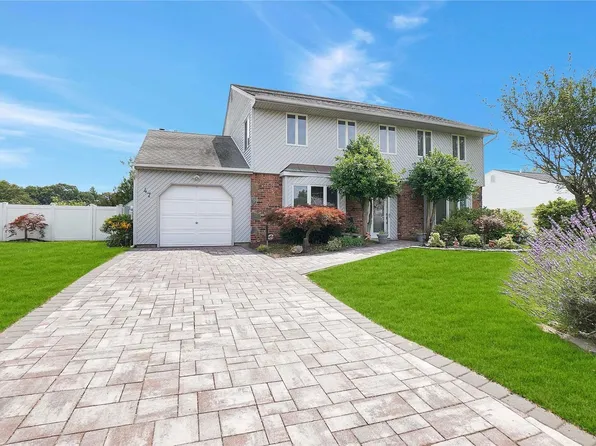 47 Acacia Drive, Holbrook, NY 11741