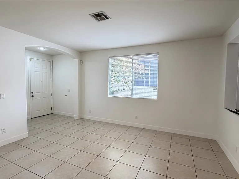 9708 Ridgebluff Ave — Photo 7