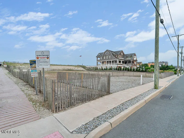 985 Ocean Ave — Photo 41
