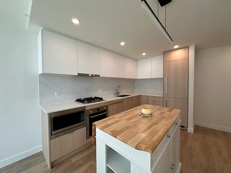 318 Alderson Ave #1203 — Photo 3