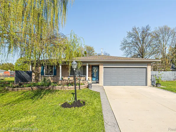 38106 Rockhill St, Clinton Township, MI 48036