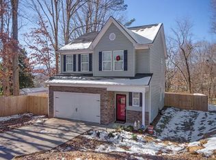 526 East St, Candler, NC 28715