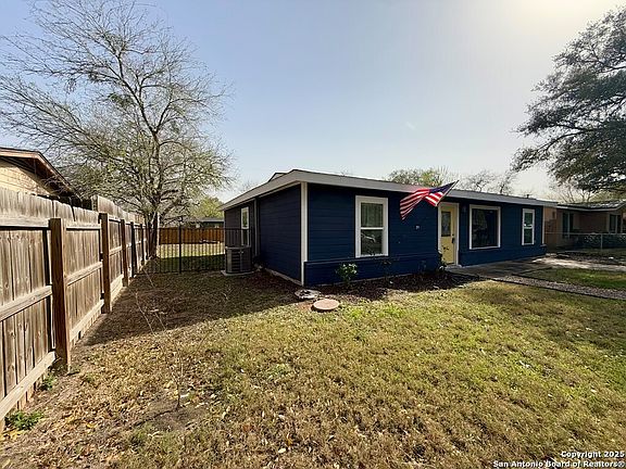 3rd image of 1518 E Rosewood