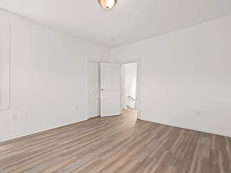321 Kennedy Ave — Photo 11