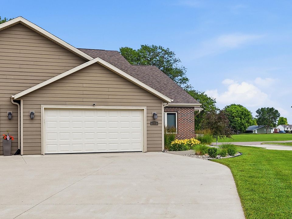 1st image of 300 Prairie Bluff Dr