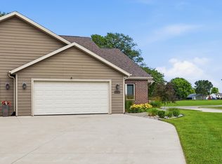 300 Prairie Bluff Dr, Sergeant Bluff, IA 51054