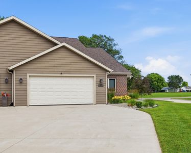 300 Prairie Bluff Dr, Sergeant Bluff, IA, 51054