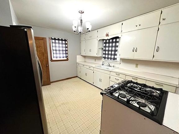 5th image of 103 3rd St SE