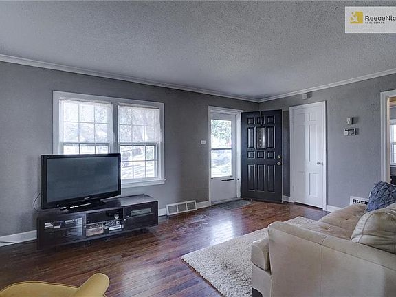 5th image of 8037 Washington St