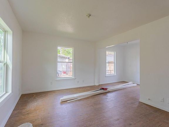 4th image of 705 W Sanford St