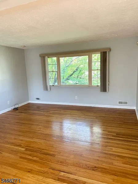 4 bed, 2.5 bath, 1834 sqft, $3,500 — Photo 4