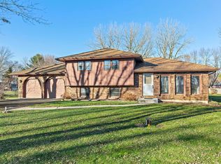 46W882 Country Ln, Maple Park, IL 60151