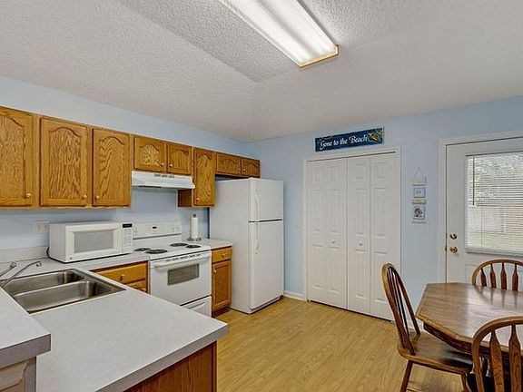 3rd image of 351 Linden Ln