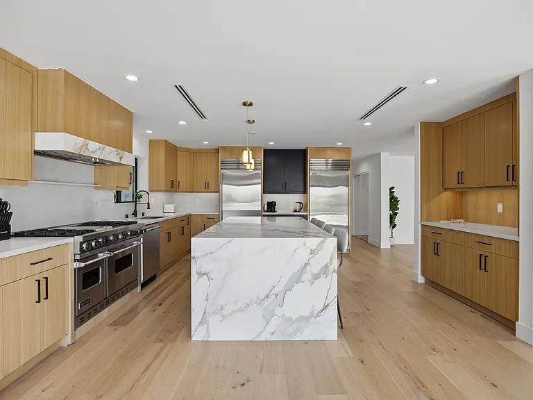 18101 Green Meadow Dr — Photo 36