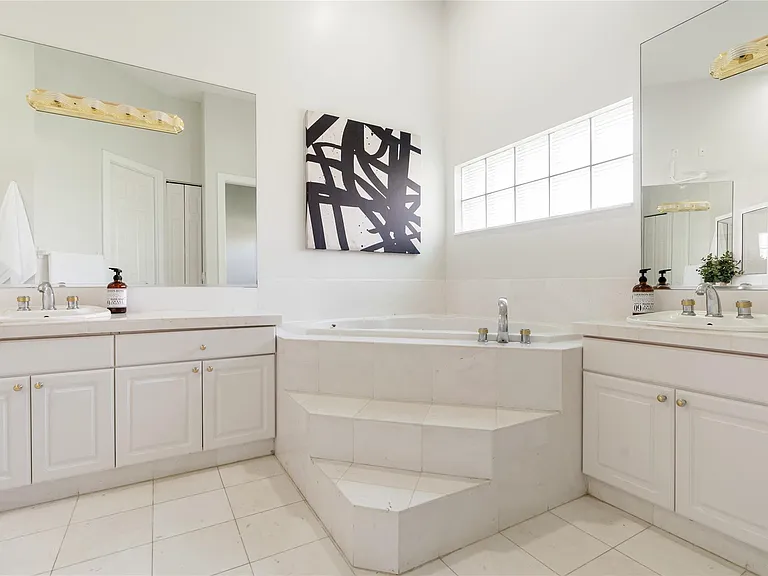 4903 NW 101st Ave — Photo 38