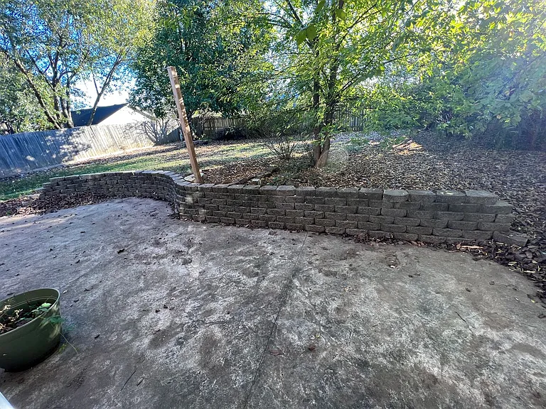 1916 Timber Oaks Ln — Photo 2