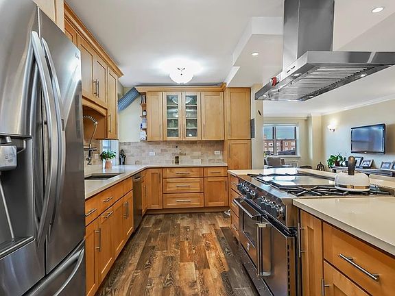 3rd image of 3530 Henry Hudson Pkwy APT 14F