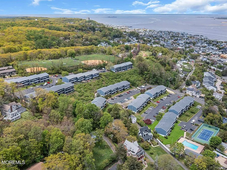 F-4 Hillside Court — Photo 42