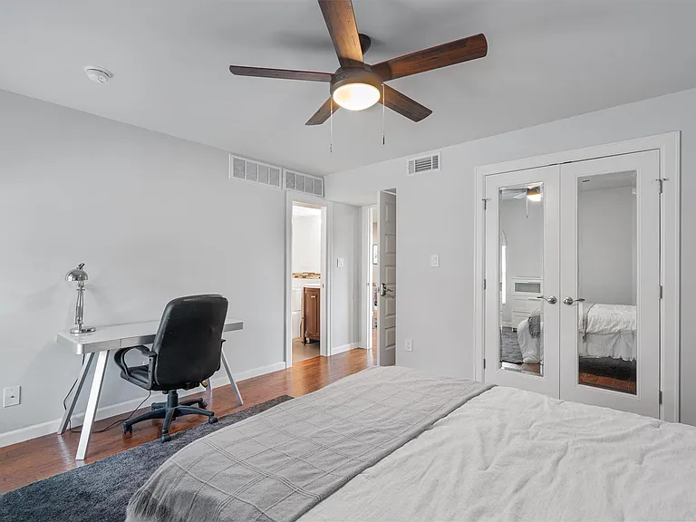 3110 Red River St #C-304 — Photo 17