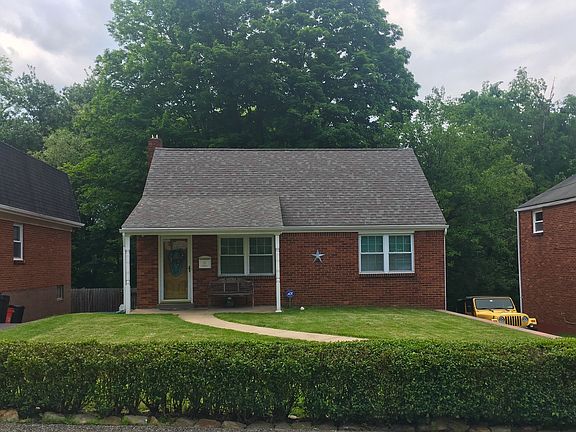 Hedge Lined Level Front yard