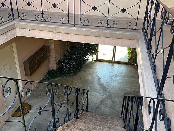 2nd image of 12159 Magnolia Blvd #5