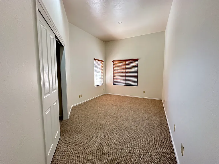 8435 N Hanks Pl — Photo 18