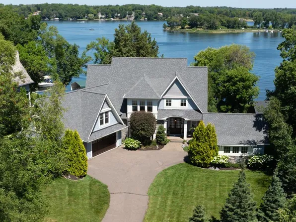 3926 Cherry Ave, Mound, MN 55364