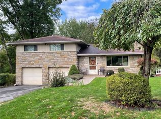 853 Somerville Dr, Pittsburgh, PA 15243