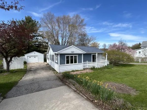 327 E Spring St, Port Austin, MI 48467