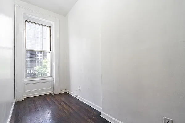 Rented by Avenues Real Estate | media 12