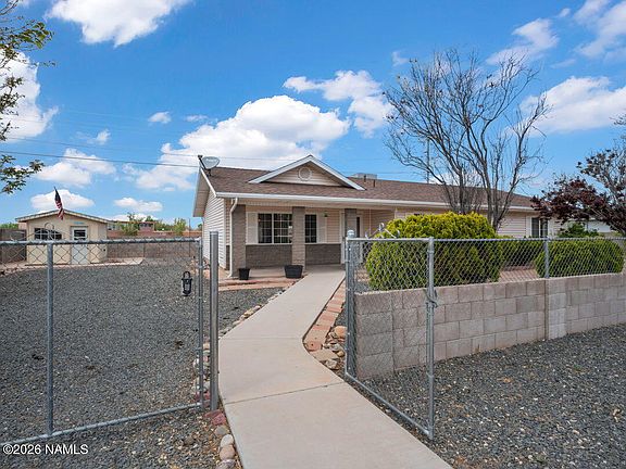 4th image of 110 Court Ln
