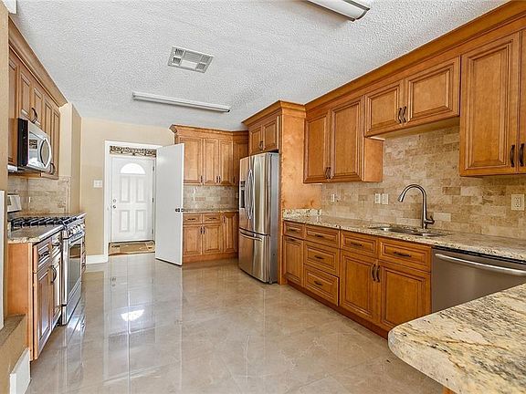 5th image of 705 Marlene Dr