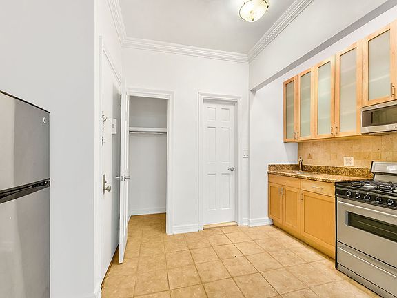 5th image of 330 E 54th St APT 2C