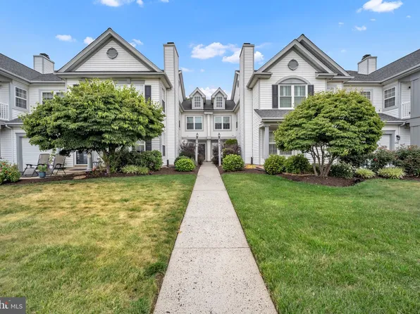 305 Crossroads Dr, Warminster, PA 18974