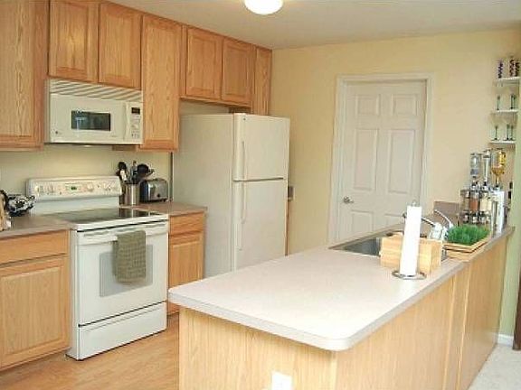 3rd image of 778 Amberly Dr